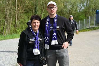 Erzgebirge Aue praktisch abgestiegen: „Gibt nichts mehr schönzureden“ – Fans ziehen Saisonfazit - Sie sind fast immer im Stadion – egal ob daheim oder auswärts: Birgit Karsten (l.) und Franz Kern (r.) von den „Wismutadlern“.