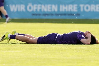 Erzgebirge Aue praktisch abgestiegen – Punkt bei Stuttgart II „weder Fisch noch Fleisch“ - Marcel Bär ärgerte sich in dieser Szene über seine vergebene Chance in der Nachspielzeit.