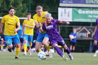 Erzgebirge Aue souverän in Runde drei des Sachsenpokals – seriöser Auftritt in Taucha - Marvin Stefaniak (34, FC Erzgebirge Aue) im Duell gegen SG Taucha beim Sachsenpokal. In der 58. Minute erhöhte Stefaniak auf 4:0.