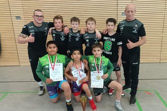 Erzgebirge Aue und der doppelte Titelgewinn: Diesem Veilchenringer ist die Stilart herzlich egal - In Falkensee schnappten sich die Veilchen bei der Mitteldeutschen Meisterschaft zwei Titel.