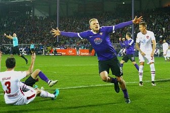 Erzgebirge Aue unterliegt Nürnberg 1:2 - Der Auer Torschütze Nicky Adler nach dem 1:1.