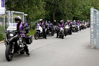 Erzgebirge Aue: Veilchenbiker kennen keine Liga – „Wir stehen wieder auf“ - Abfahrt zum vorerst letzten Auswärtsspiel in Liga 3. Die Veilchenbiker bleiben dem FCE Aue auch in der Regionalliga treu.