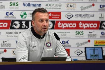 Erzgebirge Aue verpflichtet Christoph Dabrowski: Das sagen Fans zum neuen Trainer - Christoph Dabrowski ist neuer Cheftrainer im Lößnitztal.
