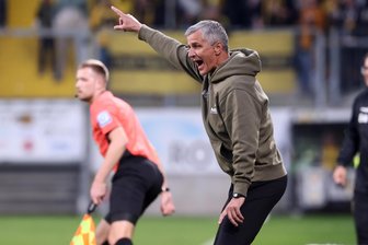 Erzgebirge Aue vor Flutlichtspiel gegen Waldhof Mannheim: So will Jens Härtel den Gegner schlagen - Trainer Jens Härtel gibt die Richtung vor: Die Veilchen wollen ihre Serie ausbauen.