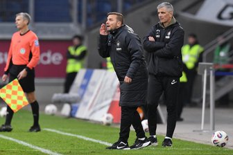 Erzgebirge Aue vor wichtigem Heimspiel gegen den Tabellenletzten: „Der Druck ist nicht größer“ - Gelingt Jens Härtel (re.) und dessen neuem Co-Trainer Lars Fuchs der erste gemeinsame Sieg?