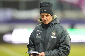 Erzgebirge Aue vor wichtigem Heimspiel – Personalsorgen und ein klarer Auftrag - Cheftrainer Jens Härtel muss am Sonntag auf Julian Guttau und Marcel Bär verzichten. Fehlt auch Kapitän Martin Männel?