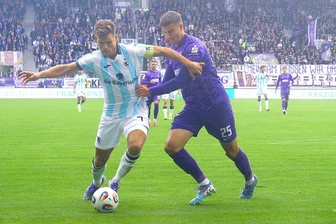 Erzgebirge Aue: Zobel mit großer Zweikampfstärke gegen die Ex-Bundesligaprofis – „Das ist mein Job“ - Aue-Innenverteidiger Tristan Zobel zeigte gegen die Ex-Bundesligaprofis Florian Niederlechner (links) und Kevin Volland eine bärenstarke Leistung und gewann viele der Zweikämpfe.