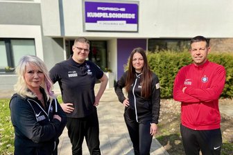 Erzgebirge Aue: Zu Besuch im Sportinternat der Veilchen - Jacqueline Uhlmann, Marcus Kramer sowie Maria und Philip Hauck (v. l.) gehören zum siebenköpfigen Team, das das Sportinternat des FC Erzgebirge Aue leitet.