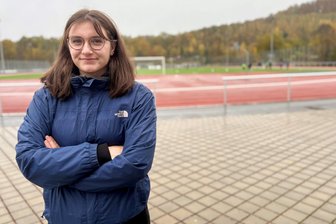 Erzgebirge Aue: Zuschauen statt mitspielen - ein Veilchen im Abschiedsschmerz vom Fußballplatz - Fußballerin Michaela Weidauer vom FC Erzgebirge Aue musste eine Entscheidung treffen. Sie wiegt schwer.