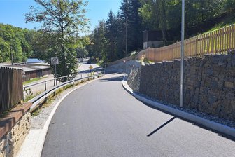 Erzgebirge: Bauarbeiten beendet, Straße wieder frei - Nach Abschluss der Bauarbeiten ist die Hauptstraße in Frohnau wieder frei.