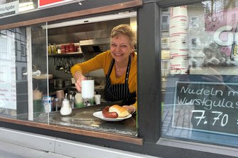 Erzgebirge bereit für die Motorradsaison: „Harte Biker bestellen heute nicht mehr Bockwurst und alkoholfreies Bier, sondern Eis und Kakao“ - Bereit für ihre Stammgäste. Kathrin Reuter, die Wirtin vom Wolkensteiner Zughotel, rechnet mit den ersten Bikern. Der dazugehörige Imbiss gilt bei Motorradfahrern als Hotspot. Ein paar Grad mehr, und der Treff wird gut besucht sein.