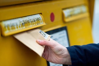 Erzgebirge: Beschlagnahmte Briefsendungen liegen noch immer bei der Polizei – wie es damit weitergeht - Noch immer vermissen Einwohner aus Breitenbrunn Post, die sie hätte 2024 erreichen sollen.
