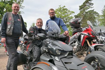 Erzgebirge: Biker treffen sich bei Gottesdienst - Im Bild (v.li.) Thomas Seidel, Tobias Odoj und Maik Seidel aus Klingenthal.
