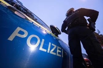 Erzgebirge: E-Bike-Fahrer wird auffällig und greift Polizisten an - Die Polizei stoppte in Olbernhau einen 41-jährigen E-Bike-Fahrer.