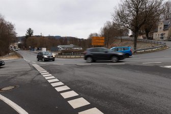 Erzgebirge: Ein Verletzter und 15.000 Euro Schaden bei Unfall auf B 95 - Am Dienstagmorgen hat es auf der B 95 nahe der Zschopautalkreuzung einen Unfall gegeben – am Abzweig nach Wiesa.