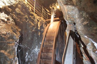 Erzgebirge: Eine Million Euro für Projekt „Silberstraße“ - Wasserrad im Markus-Röhling-Stolln. Das Besucherbergwerk in Frohnau ist Teil des Welterbes.