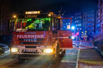 Erzgebirge: Feuerwehr muss zu Wohnblock ausrücken - Alle vier Ortswehren von Lößnitz wurden in die Südstraße gerufen.