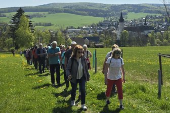 Erzgebirge: Frühjahrswanderwoche 2026 startet am 1. Mai - Die Frühjahrswanderwoche in Neuhausen und dem Erzgebirge läuft vom 1. bis 10. Mai.