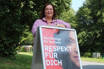 Erzgebirge: Fünfte Amtszeit für Simone Lang als SPD-Kreisvorsitzende - Simone Lang, hier beim Landtagswahlkampf, tritt die fünfte Amtszeit als SPD-Kreisvorsitzende an.