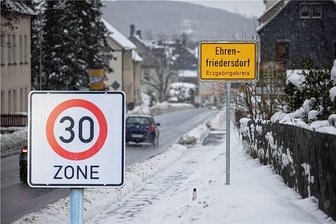 Erzgebirge: Grüne plädieren für Tempo-30-Zonen in Innenstädten - Lebenswertere Innenstädte durch Geschwindigkeitsbeschränkungen auf Bundes- und Staatsstraßen: Eine bundesweite Initiative macht sich dafür stark, dass die Kommunen darüber selbst entscheiden dürfen. Die erzgebirgischen Grünen plädieren für einen Beitritt der Orte zu dem Bündnis. 
