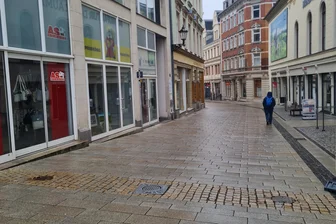 Erzgebirge: In dieser Stadt wird ab 1. April die Polleranlage in der Fußgängerzone in Betrieb genommen - Auf der Buchholzer Straße werden ab 1. April die Poller aktiviert.