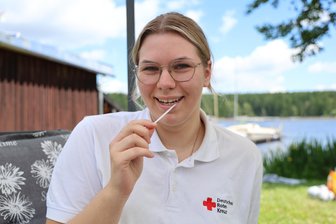 Erzgebirge: In nur sieben Minuten kann jeder zum Lebensretter werden - Typisierungsaktion am Geyerschen Teich: Kiara Andersky registrierte sich bei der DKMS.