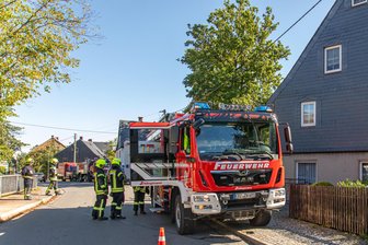Erzgebirge: Kabelbrand versetzt Hausbewohner einen Schreck - Wegen eines Kabelbrandes in Zwönitz musste die Feuerwehr ausrücken.