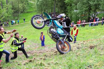 Erzgebirge: Kein Bock auf Kät - Tipps für ein Kät freies Wochenende mit der Familie - Simme-Fahrer sind hartgesotten. Deshalb zieht der MC Scheibenberg das Simson-Steilhangrennen am Sonnabend auf alle Fälle durch.