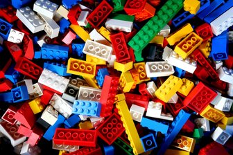 Erzgebirge: Kinder bauen eine Stadt aus Legosteinen - Bei den „Kinder-Lego-Tagen“ in Annaberg-Buchholz wird eine Stadt gebaut.