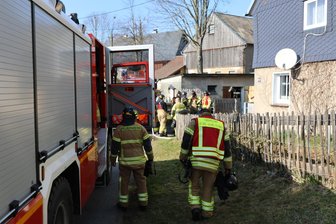 Erzgebirge: Küchenbrand wegen defektem Kabel - Brand in Beutha: Feuerwehren aus Gablenz, Stollberg, Beutha und Oberdorf sind vor Ort gewesen.