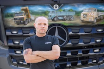 Erzgebirge: Lichterfahrt steht endgültig vor dem Aus - Sven Meyer hat vor drei Jahren das Thumer Fuhrunternehmen von seinem Vater übernommen. Die 1895 gegründete Spedition zählt heute 18 Lkw, größtenteils sind es Baustellenkipper. Seit Kurzem setzt der Chef auch auf den Fernverkehr.