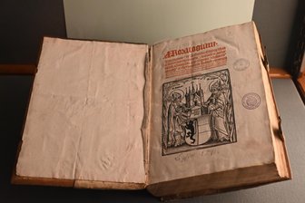 Erzgebirge: Museumsnacht lädt zur Entdeckung von verborgenen Schätzen ein - Gäste der Museumsnacht können auch Schätze in der Kirchenbibliothek entdecken.