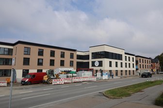 Erzgebirge: Neues Pflegeheim feiert Valentinstag nach - Das Pflegeheim an der B 101 in Scheibenberg wurde vor rund vier Monaten eröffnet.