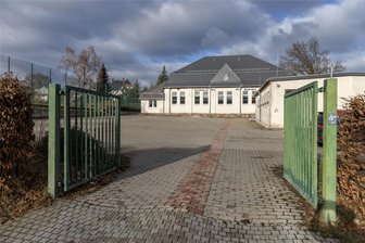 Erzgebirge: Noch keine Ukrainer in Turnhalle angekommen - Noch keine Ukrainer: Die Turnhalle in Meinersdorf bleibt vorerst verwaist.