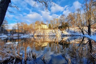 Erzgebirge ohne Schnee: Das sind Alternativen für Gäste in Neuhausen und Umgebung - Für Wintersportler reicht der Schnee im Erzgebirgsort Neuhausen in diesen Tagen nicht aus. Das Foto entstand am Donnerstag. Alternativ bieten sich aber verschiedene Wandermöglichkeiten. 