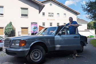 Erzgebirge: Oldtimertreffen könnte Floßmühle für einen Tag mehr Autos als Einwohner verschaffen - Stefan Ardelt selbst wird mit einem Mercedes beim Old- und Youngtimertreffen vertreten sein.