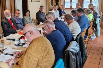 Erzgebirge: Partei „Bündnis Sahra Wagenknecht“ hat Kandidaten für Kommunalwahl nominiert - Im Huthaus Geyer hat das Bündnis Sahra Wagenknecht seine Kandidaten für die Kommunalwahl nominiert.