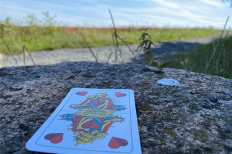 Erzgebirge: Perfide Methode der Kriminellen – Was steckt hinter den „Gaunerzinken“? - Kriminelle sollen Spielkarten als Symbole nutzen, um für ihre Komplizen Häuser oder Grundstücke zu markieren, bei denen sich ein Einbruch lohnt.