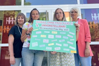 Erzgebirge: Schulsozialarbeiterin ist für 600 Schüler die erste Hilfe – jetzt soll sie gehen - Das Gymnasium steht hinter ihrer Schulsozialarbeiterin Franziska Illig (2. v.l.): Katrin Striegler, Sophie Burchhardt und Sabine Jokisch (v.l.).