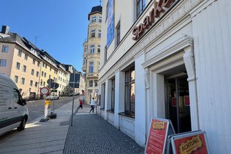Erzgebirge: Sparkasse schließt Filiale für längeren Zeitraum - Die Filiale der Erzgebirgssparkasse am Marktplatz in Annaberg-Buchholz ist seit diesen Donnerstag geschlossen.