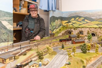 Erzgebirge: Start die Modellbahnsaison - Matthias Langer vom Erzgebirgischen Modellbahnclub Cunersdorf/Crottendorf freut sich auf den Start in die Modellbahnsaison. Foto: Ronny Küttner