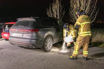 Erzgebirge: Tanks von Pkw auf Pendlerparkplatz aufgebohrt - Auf einem Pendlerparkplatz an der A 72 haben unbekannte Täter Tanks von Pkws aufgebohrt und Kraftstoff entwendet.