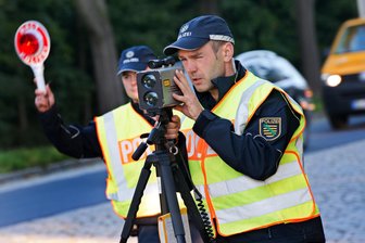 Erzgebirge: Tempokontrollen vor Schulen, Kindergärten und Senioreneinrichtungen - „Rekordhalter“ war ein Raser mit Tempo 159 bei erlaubten 100 km/h.