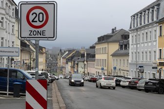 Erzgebirge: Wichtigste Straße in Annaberger Innenstadt wird grundlegend umgebaut - Seit etwas mehr als einem Jahr gilt bereits Tempo 20 auf der Wolkensteiner Straße. Nun soll der grundhafte Ausbau der Straße in der Annaberger Innenstadt erfolgen.