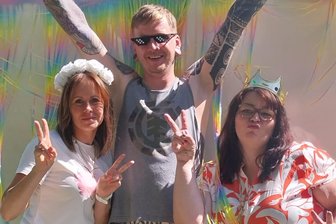Erzgebirge: Wie steht es um die Assistenten an den Förderschulen? - Die drei Assistenten am Förderzentrum Annaberg wollen gern bleiben: Sandy Leischnig, Nick Stölzel und Beatrice Polter (v. l.).