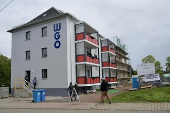 Erzgebirge: Wohnungsbaugesellschaft hat neue Chefin - Ein Sanierungsprojekt im Herbst vorigen Jahres. Mittlerweile hat die WGO eine neue Spitze.