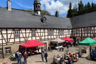 Erzgebirge: Zur Museumsnacht lockt ein „Hofgeschwof“ in den Herrenhof Erlahammer - Wenn zum geselligen „Hofgeschwof“ in den Herrenhof Erla geladen wird, wird es allerdings schon dunkel sein.