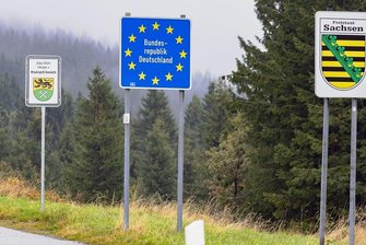 Erzgebirger begrüßen ihre Gäste auch auf Tschechisch - An der Staatsgrenze zu Tschechien ist ein neues Begrüßungsschild dazugekommen.
