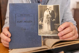Erzgebirger bringt verschollene Wehrmachts-Tagebücher seines Onkels ans Tageslicht - Eines der vier Tagebücher von Kurt Müller. Nun hat ein Gornsdorfer die Notizen gesichtet und gesammelt.