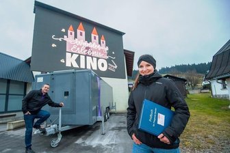 Erzgebirger gehen mit Kino auf Reisen - Jens und Anja Baumgärtel mit ihrem Erlebnis- und Wanderkino.
